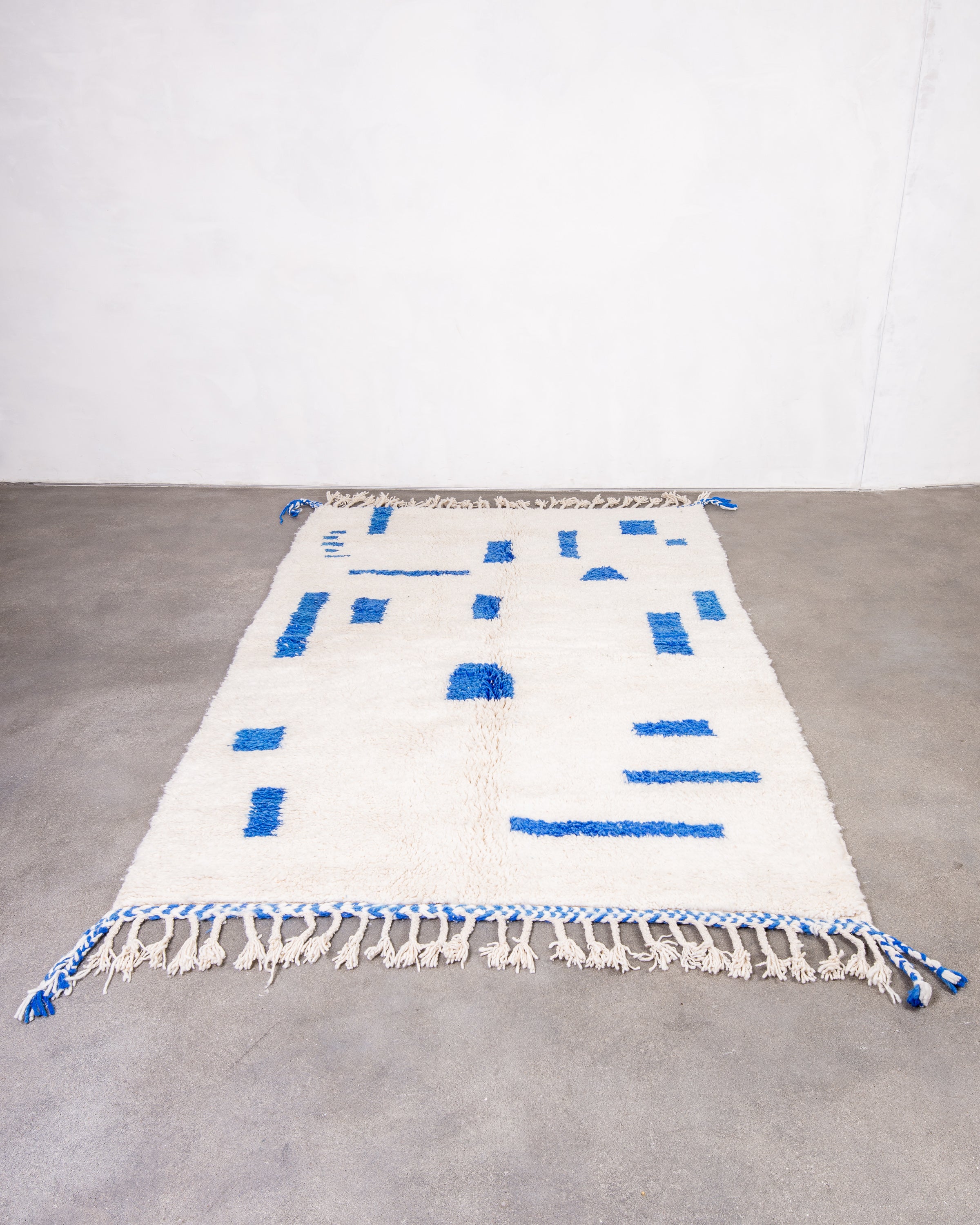 Modern designer handcrafted Berber rug from morocco Beniourain with beautiful colors and patterns